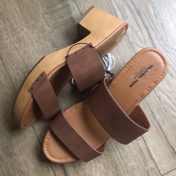 NWT American Eagle Outfitters Platform Sandals Brown Size 8 - Picture 2 of 7